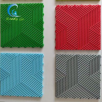 Πλακάκια γκαράζ με σύστημα αλληλοσύνδεσης σχεδιασμένα για μακροχρόνια απόδοση σε γκαράζ